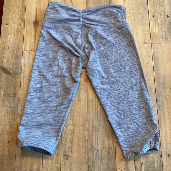 Lululemon crops - Picture 2 of 5